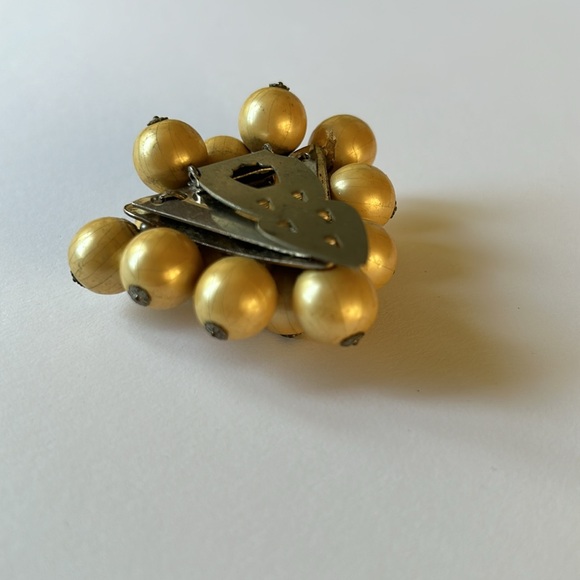 VINTAGE🗝️Champagne Faux Pearl Cluster of Grapes Scarf/Dress Clip - Picture 6 of 8